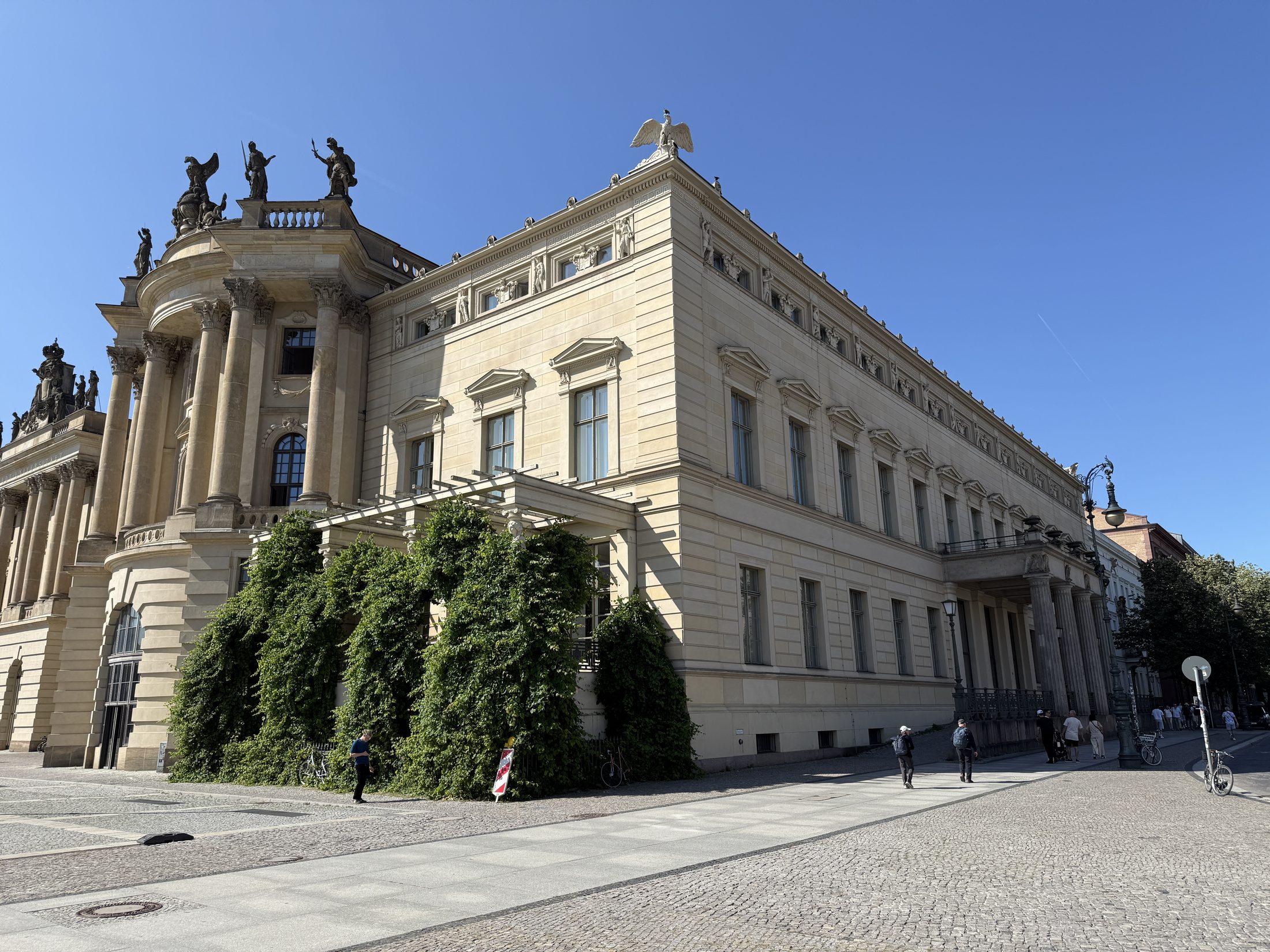 Altes Palais der Humboldt-Universität zu Berlin, Unter den Linden